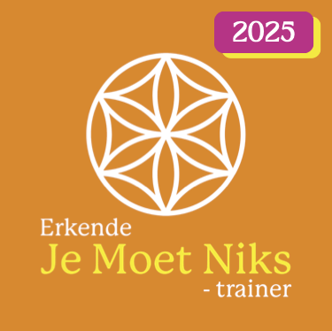 90607-sticker-je-moet-niks-2025
